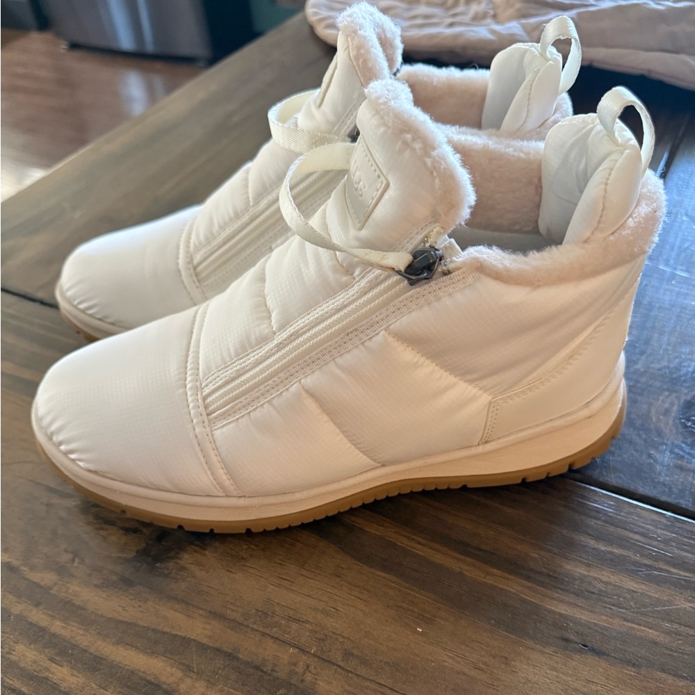 Ugg Lakesider zip puff